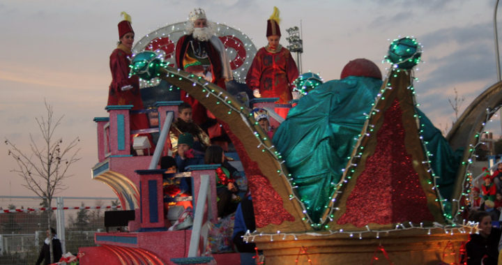 Los Reyes Magos pasan por Villa de Vallecas el 4 de enero