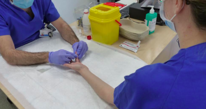 El Hospital Infanta Leonor realiza test rápidos para detectar COVID-19 a sus profesionales